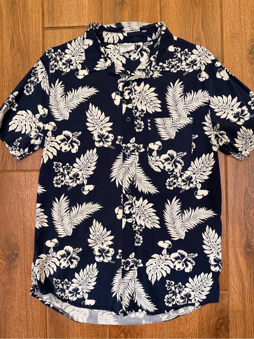 Peanuts snoopy Navy and White Floral Hawaiian Button-Down Shirt / men’s medium